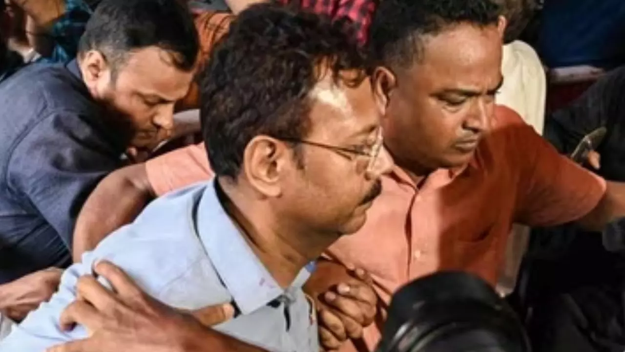 Kolkata News: आरजी कर कॉलेज के पूर्व प्रिंसिपल संदीप घोष पर ED का एक्शन, कई ठिकानों पर ताबड़तोड़ छापा