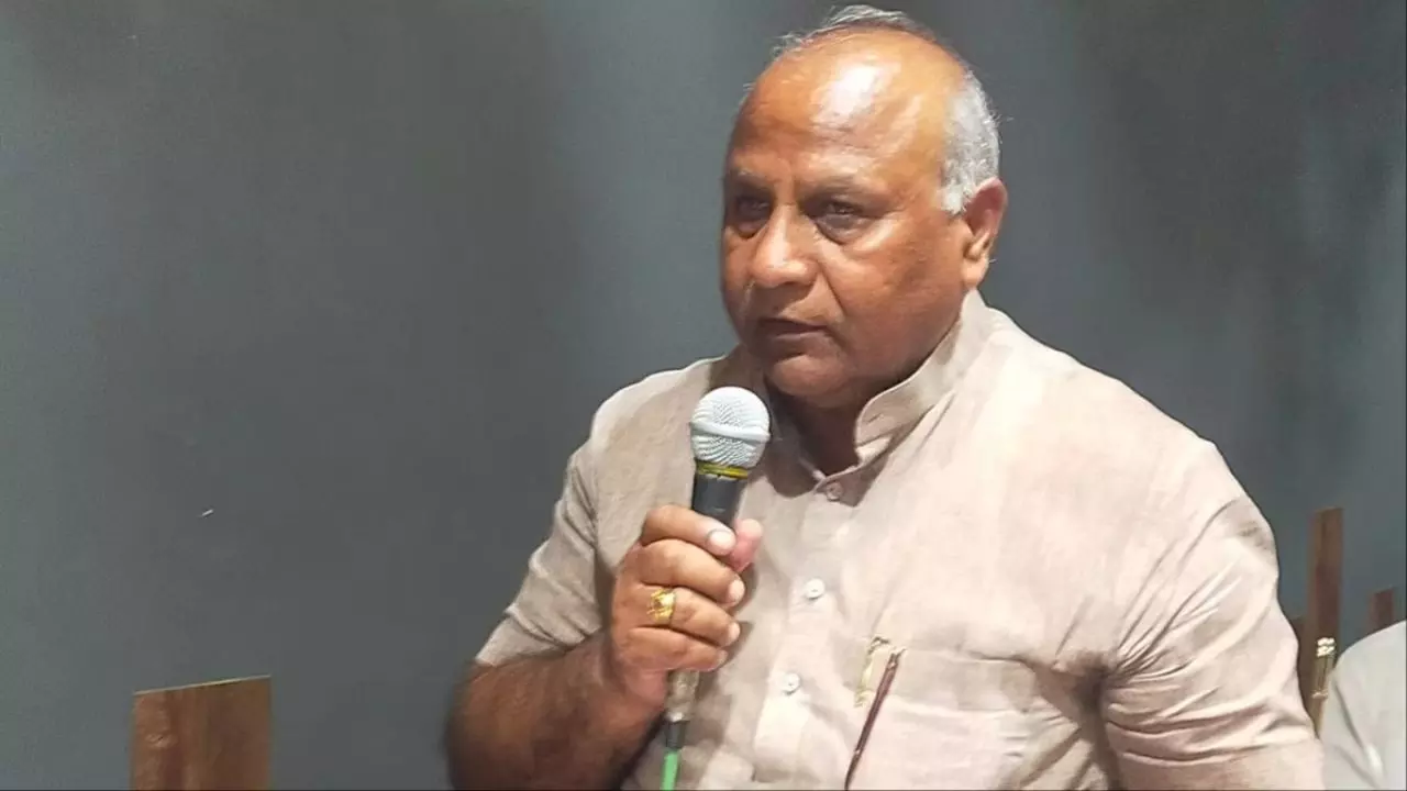 Haryana Election 2024: BJP को एक और तगड़ा झटका, दिग्गज नेता कर्णदेव कंबोज ने सभी पदों से दिया इस्तीफा