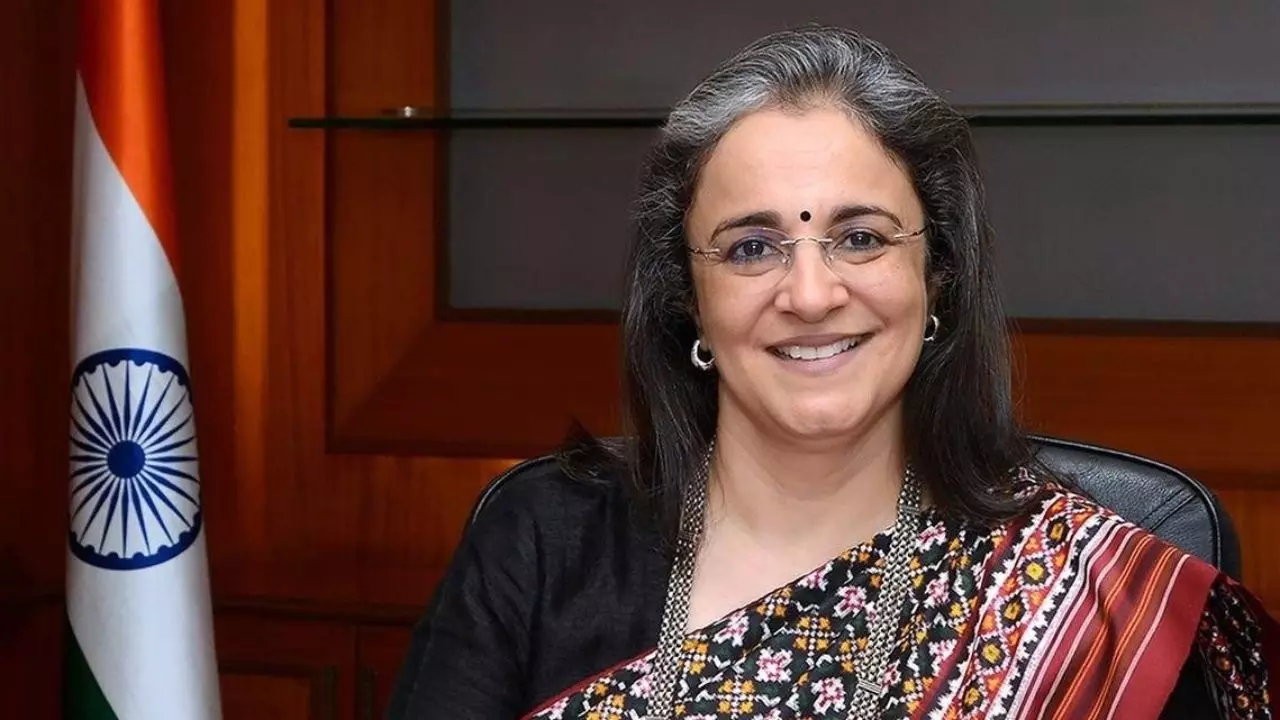 SEBI चीफ माधबी पुरी को समन! हिंडनबर्ग रिपोर्ट पर संसदीय एक्शन