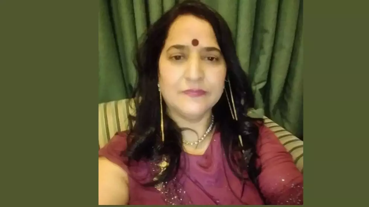 कौन है महिला कश्मीरी पंडित डेजी रैना, जिन्होंने राजनीति में बढ़ाया कदम, इस पार्टी ने बनाया उम्मीदवार